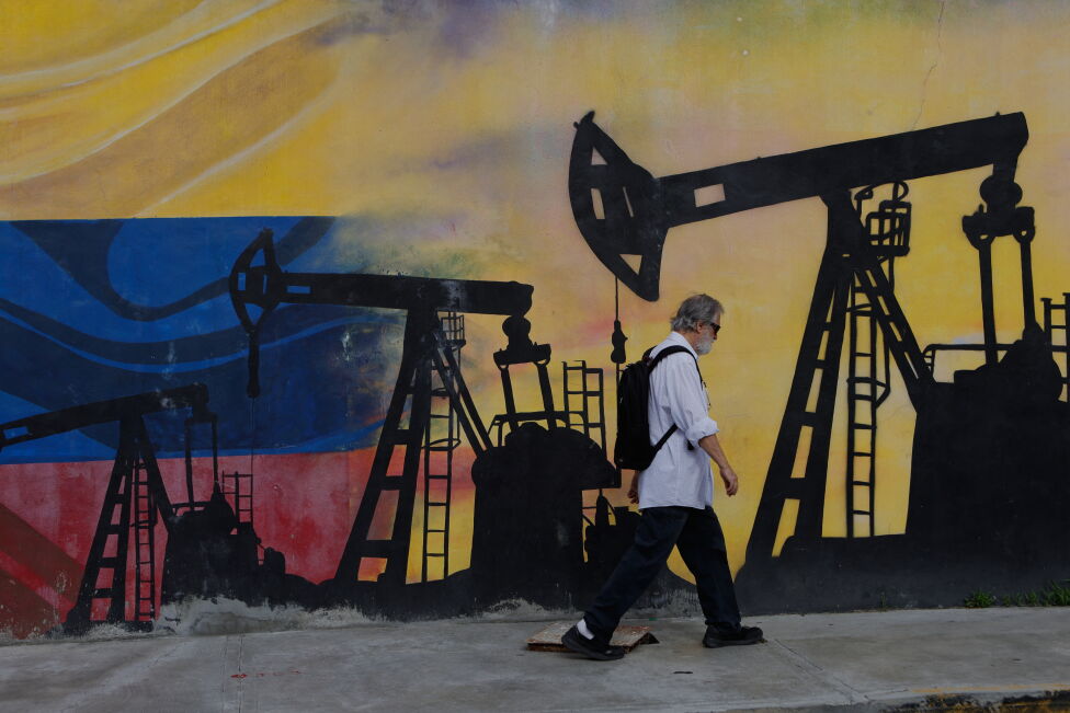 The U.S. Venezuela oil deal won't lower your gas prices. Here's what you need to know