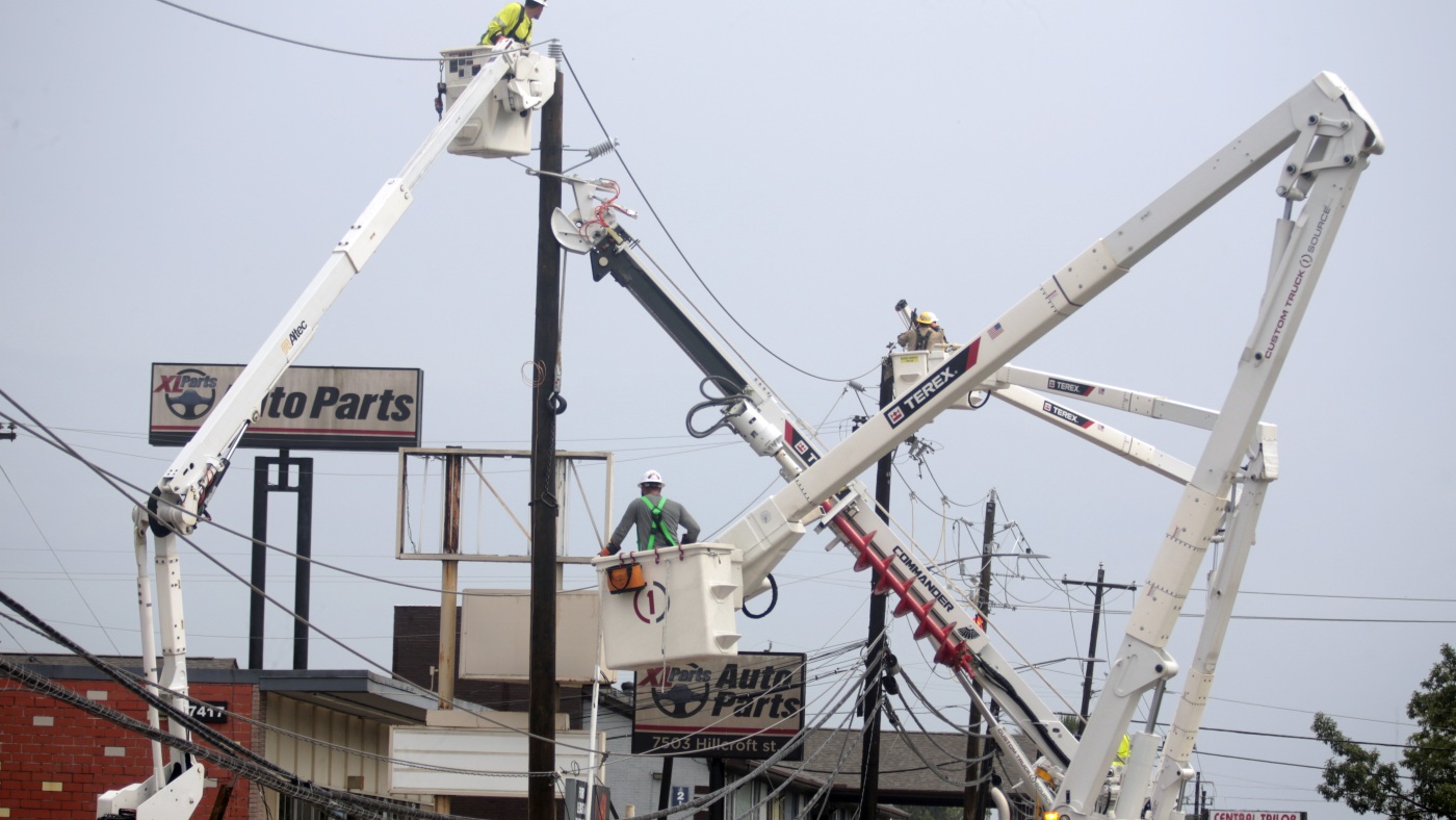 Repair crews face threats in Houston by those still without power a week after Beryl