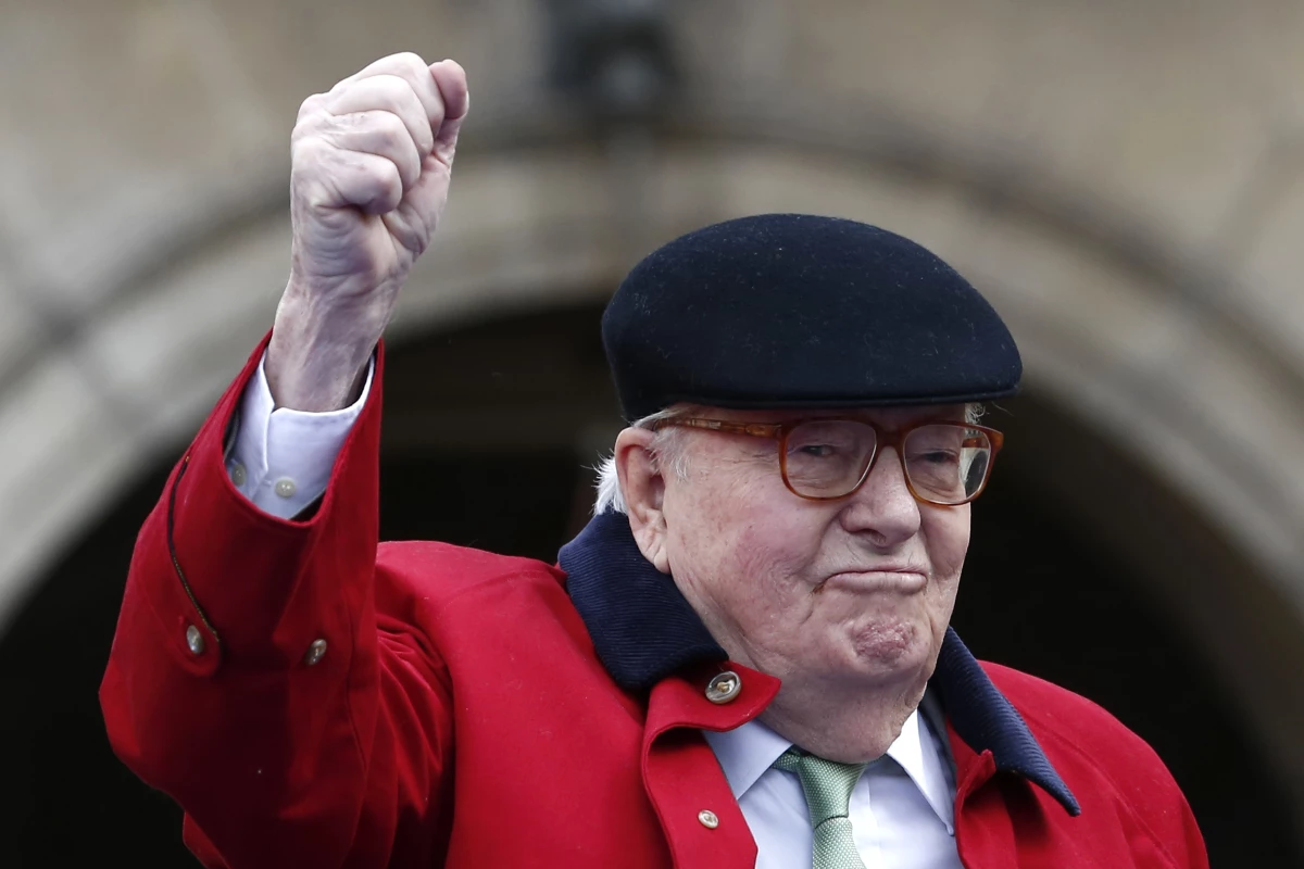 Former far-right National Front party leader Jean-Marie Le Pen clenches his fist at the statue of Joan of Arc in Paris in 2017