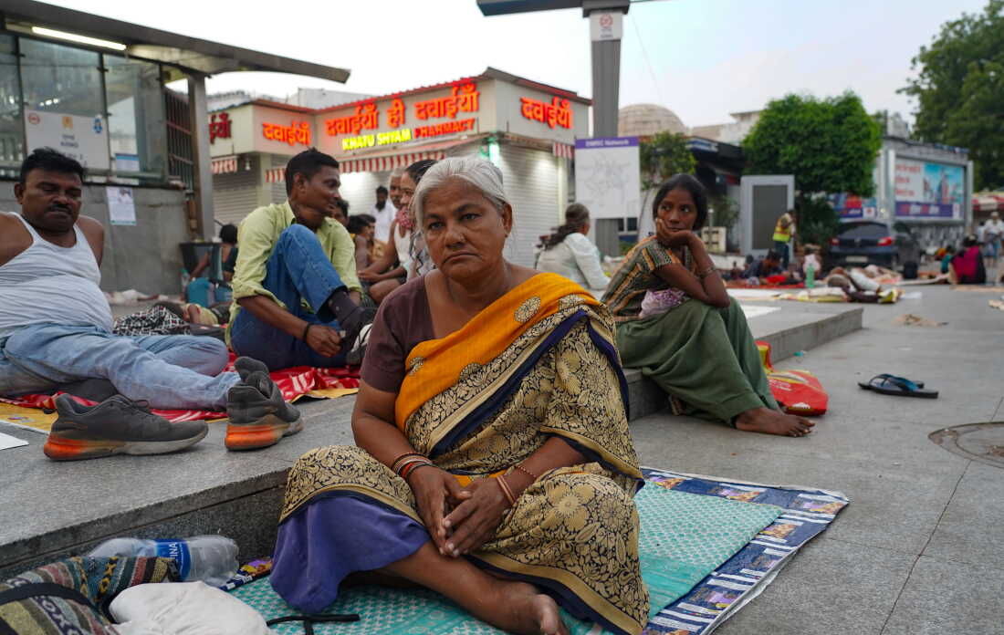 Lakhi Bai, 62-year-old farmer who came to the hospital to receive treatment for diabetes, has been sleeping outside the hospital for about 20 days.