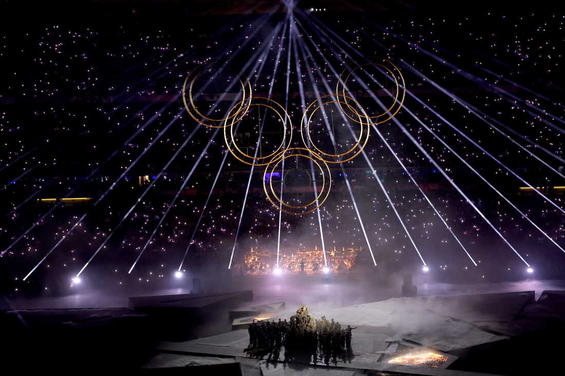 Olympic Rings Exiting Photos: See what happened at the Olympic closing ceremony : The Picture ...