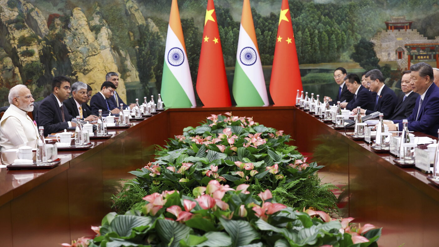 China's Xi and India's Modi vow to resolve border differences at ...