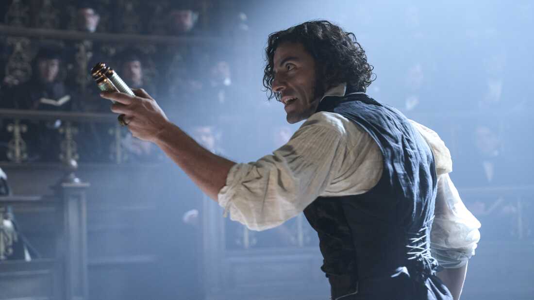 Oscar Isaac as Victor Frankenstein in Frankenstein.