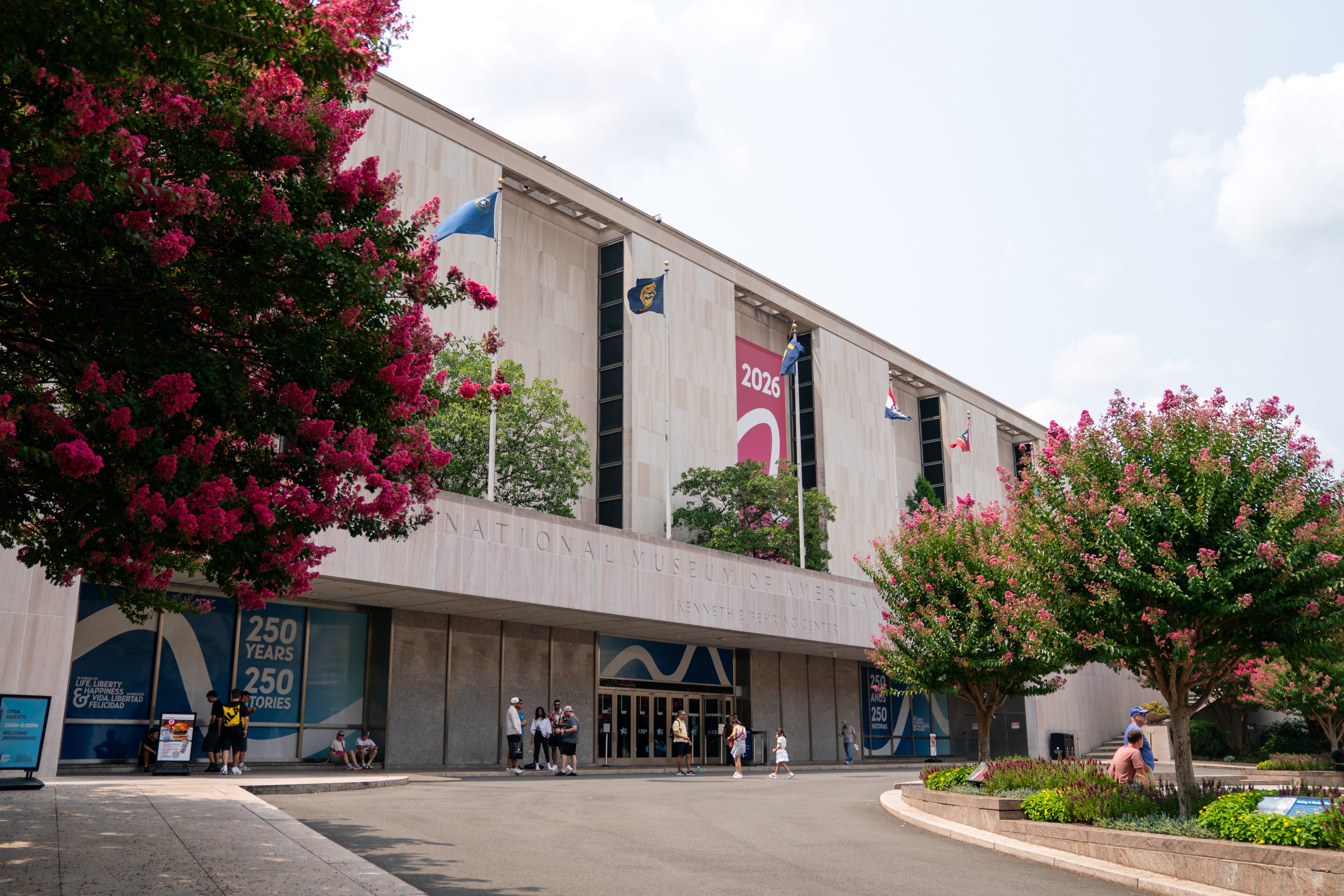 Trump administration plans ideological warning signs for Smithsonian