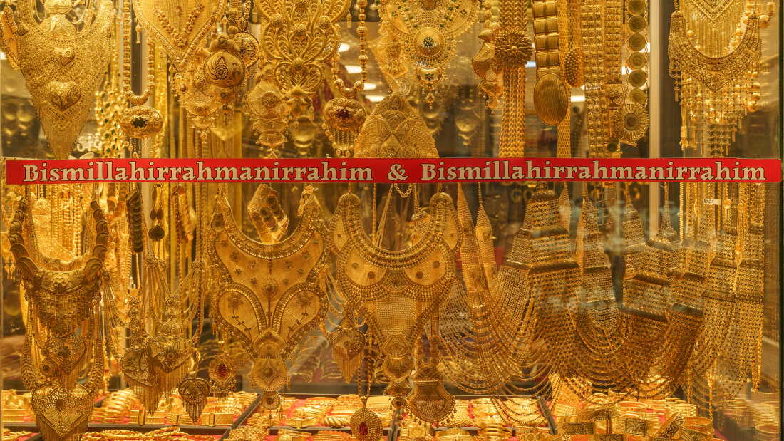 Jewelry displays gold at the Grand Bazaar in Istanbul, Turkey, on Aug. 26, 2026. Finance Minister Mehmet Şimşek has said that about $640 billion in gold and foreign currency is held outside the financial system. For many Turkish savers, physical gold is still a safe way to protect their money from inflation and economic uncertainty. This practice is known as “yastık altı altın,” or “gold under the mattress,” referring to the tradition of keeping wealth in physical assets rather than in banks.