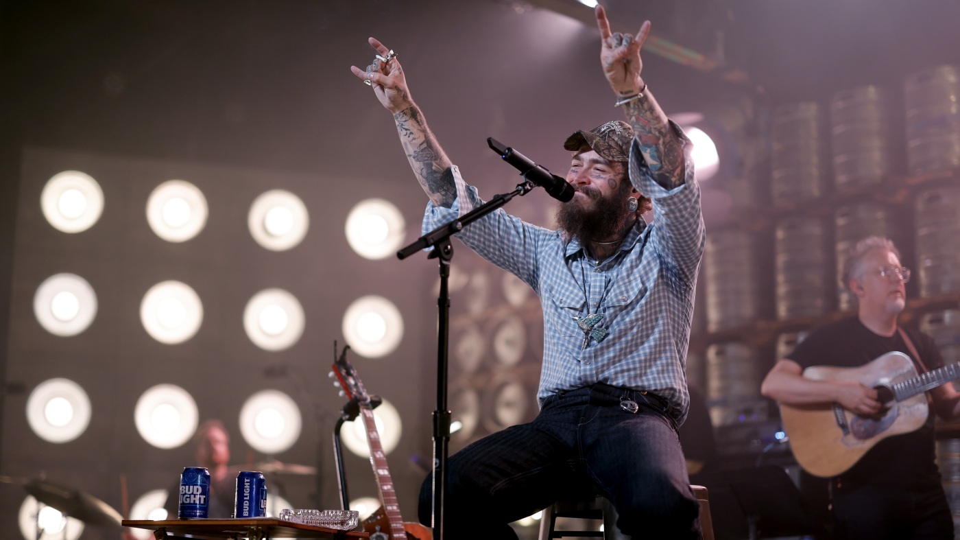 Publish Malone interrupts Taylor Swift’s reign atop the album chart : NPR Publish Malone interrupts Taylor Swift’s reign atop the album chart : NPR