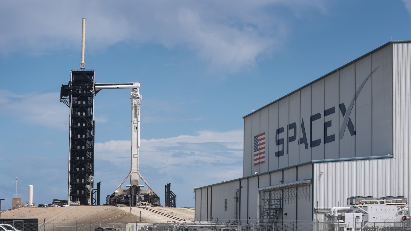 FAA grounds SpaceX after Falcon 9 booster topples on touchdown : NPR FAA grounds SpaceX after Falcon 9 booster topples on touchdown : NPR