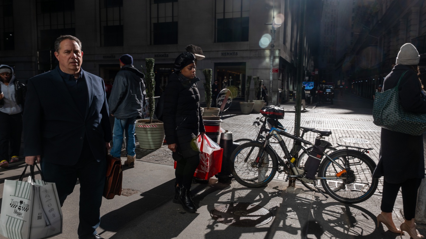 Tarif adalah alasan lain mengapa orang Amerika merasa sangat buruk tentang ekonomi Tarif adalah alasan lain mengapa orang Amerika merasa sangat buruk tentang ekonomi