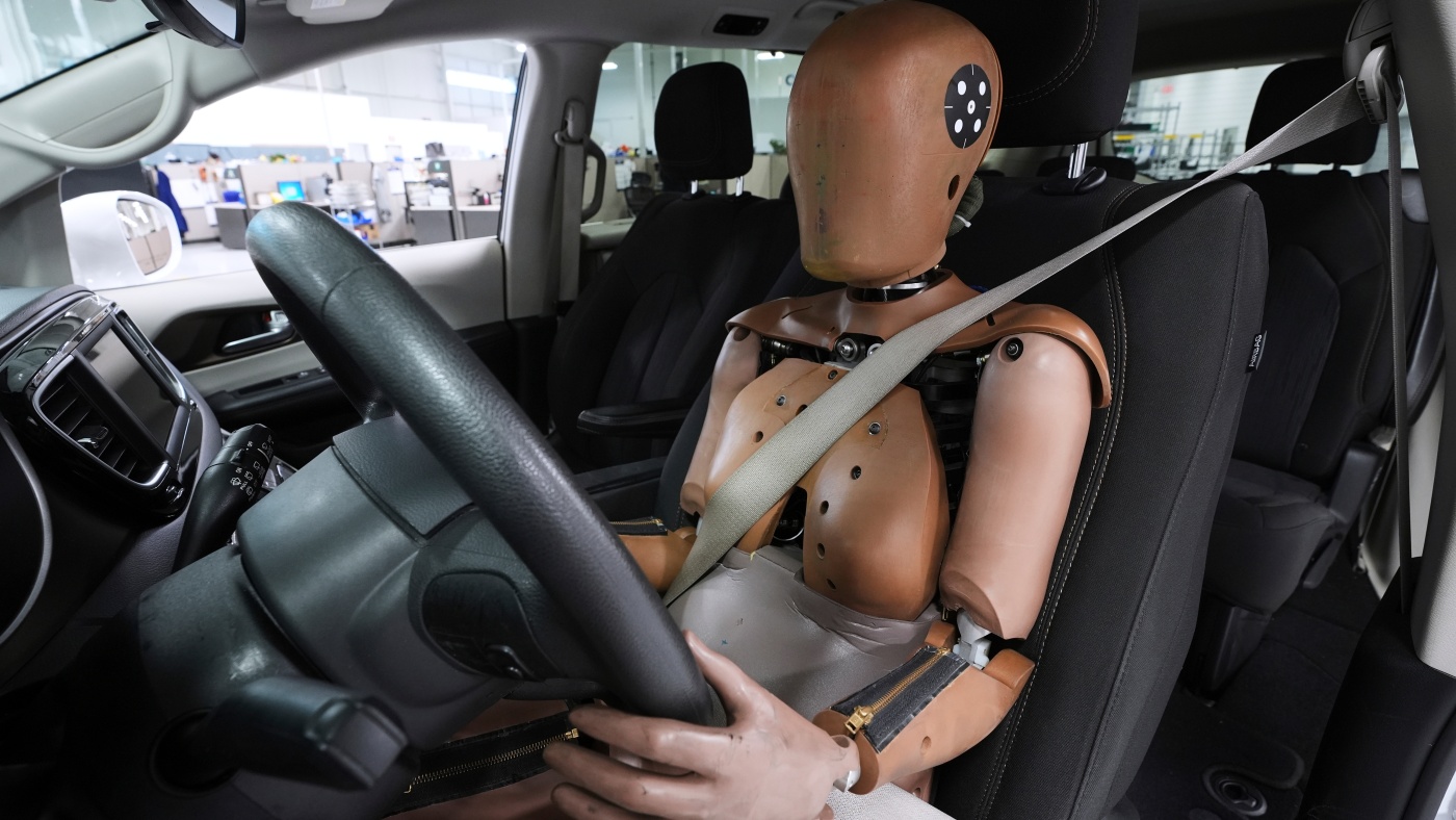 Transportation Department endorses crash test dummy that more closely resembles women