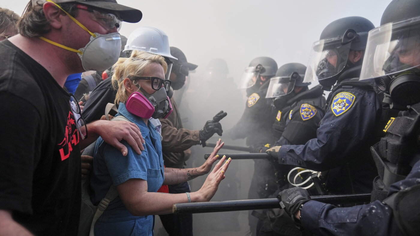 Photos: Protests continue for third day in Los Angeles : The Picture ...
