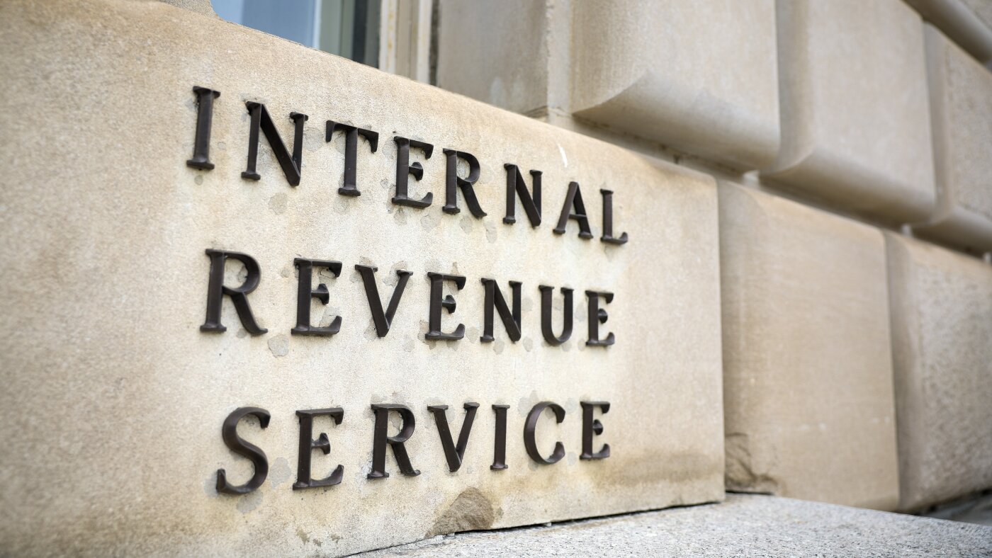 Trump retira la demanda del IRS, despejando el camino para un acuerdo: NPR