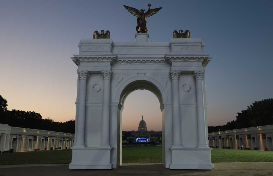 Do height limits apply to Trump's arch? A debate looms as it clears another vote Do height limits apply to Trump's arch? A debate looms as it clears another vote