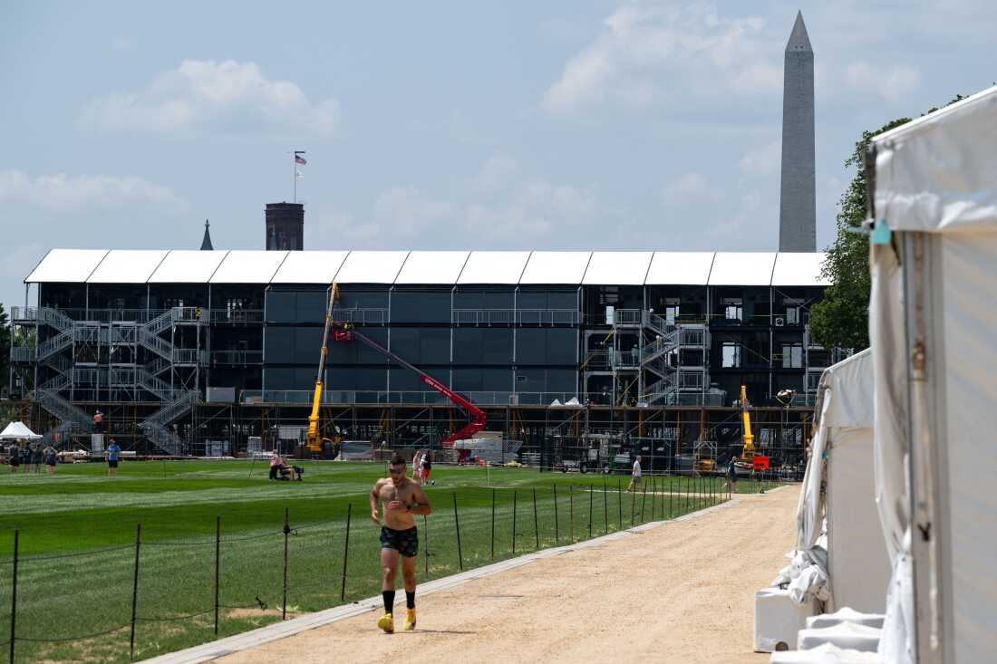 There will be several viewing areas for ticket holders along the National Mall.