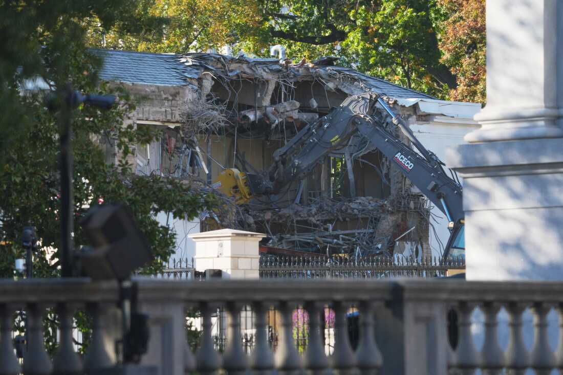 Work begins on the demolition of a part of the East Wing of the White House on Monday in Washington, D.C., before construction of a new ballroom.