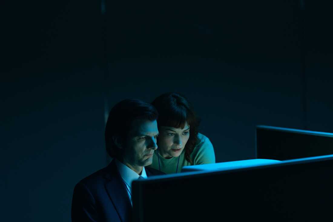 Mark (Adam Scott) and Helly (Britt Lower).