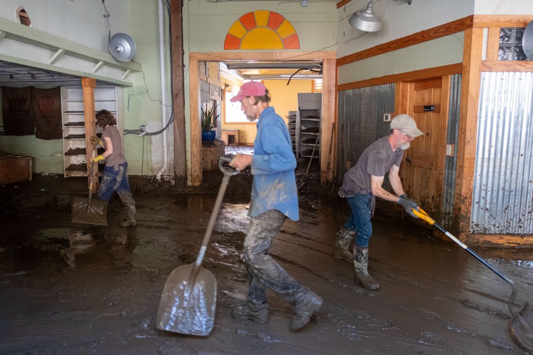 North Carolina towns start Helene flooding clean-up : The Picture