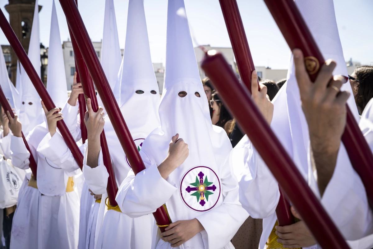 Nazarenos from the brotherhood of San Gonzalo cross Isabel II bridge, known as Puente de Triana, on their way to the cathedral on the second official day of the Holy Week celebrations at Sevilla, Spain.