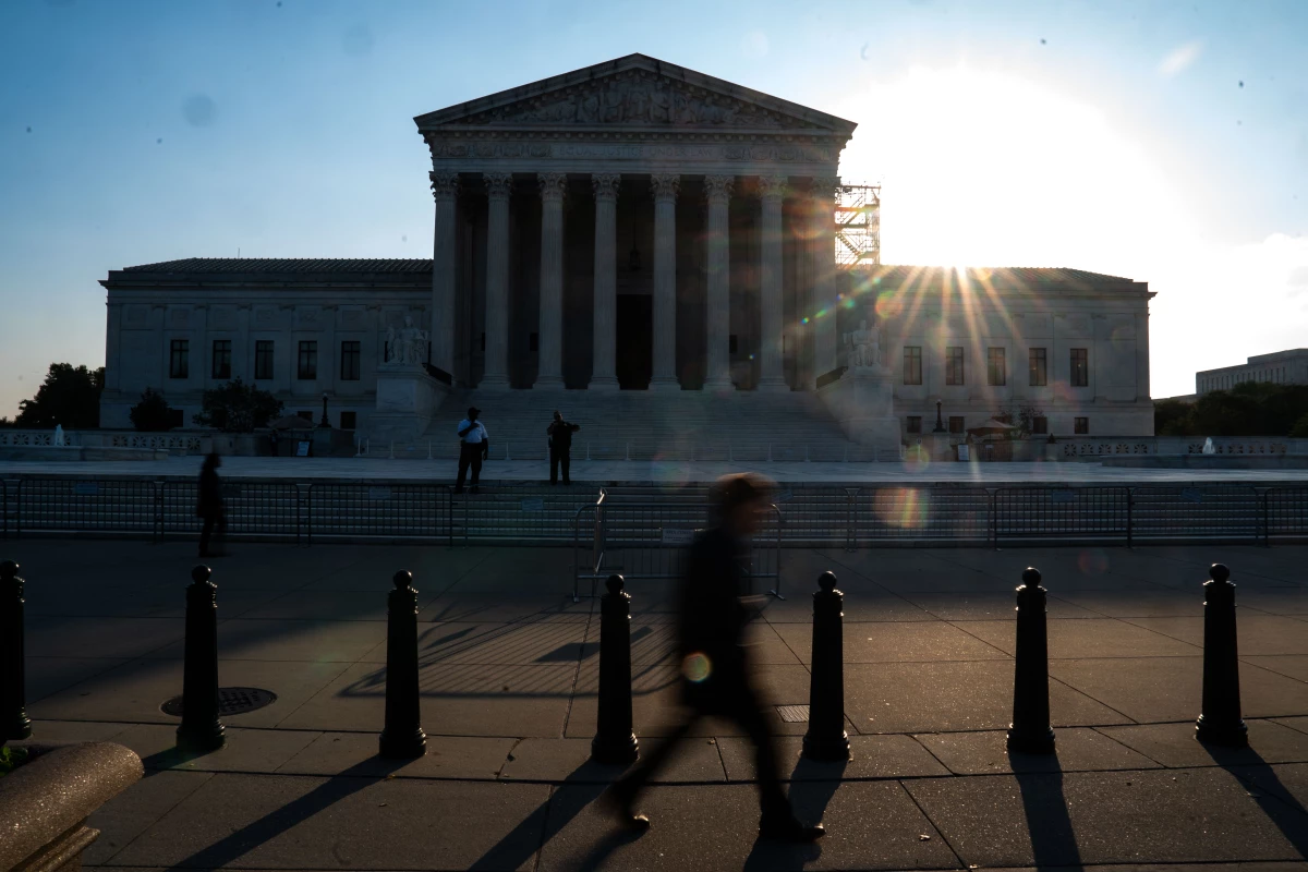 The U.S. Supreme Court put on hold a lower court order that stopped Virginia from purging its voter rolls.