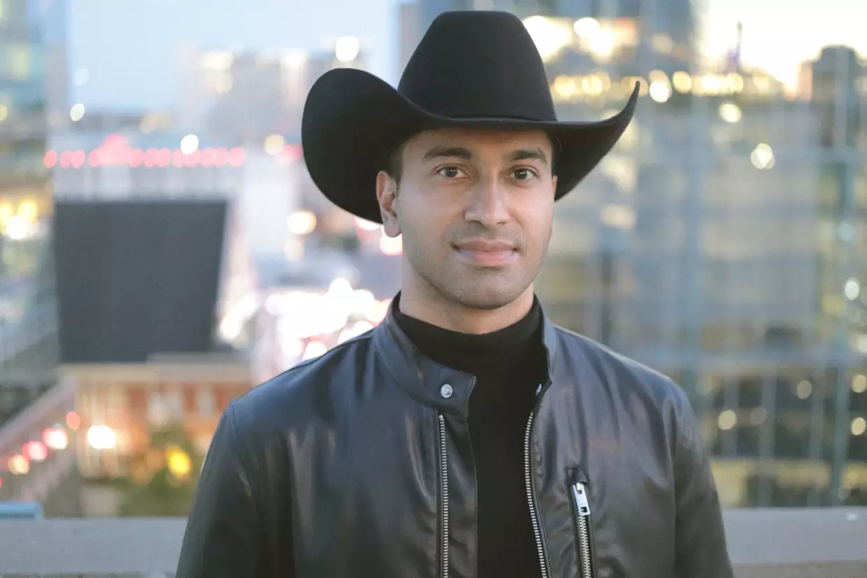 Singer-songwriter Mo Sabri loves country music — and Pakistani devotional music. His new music reflects both genres.