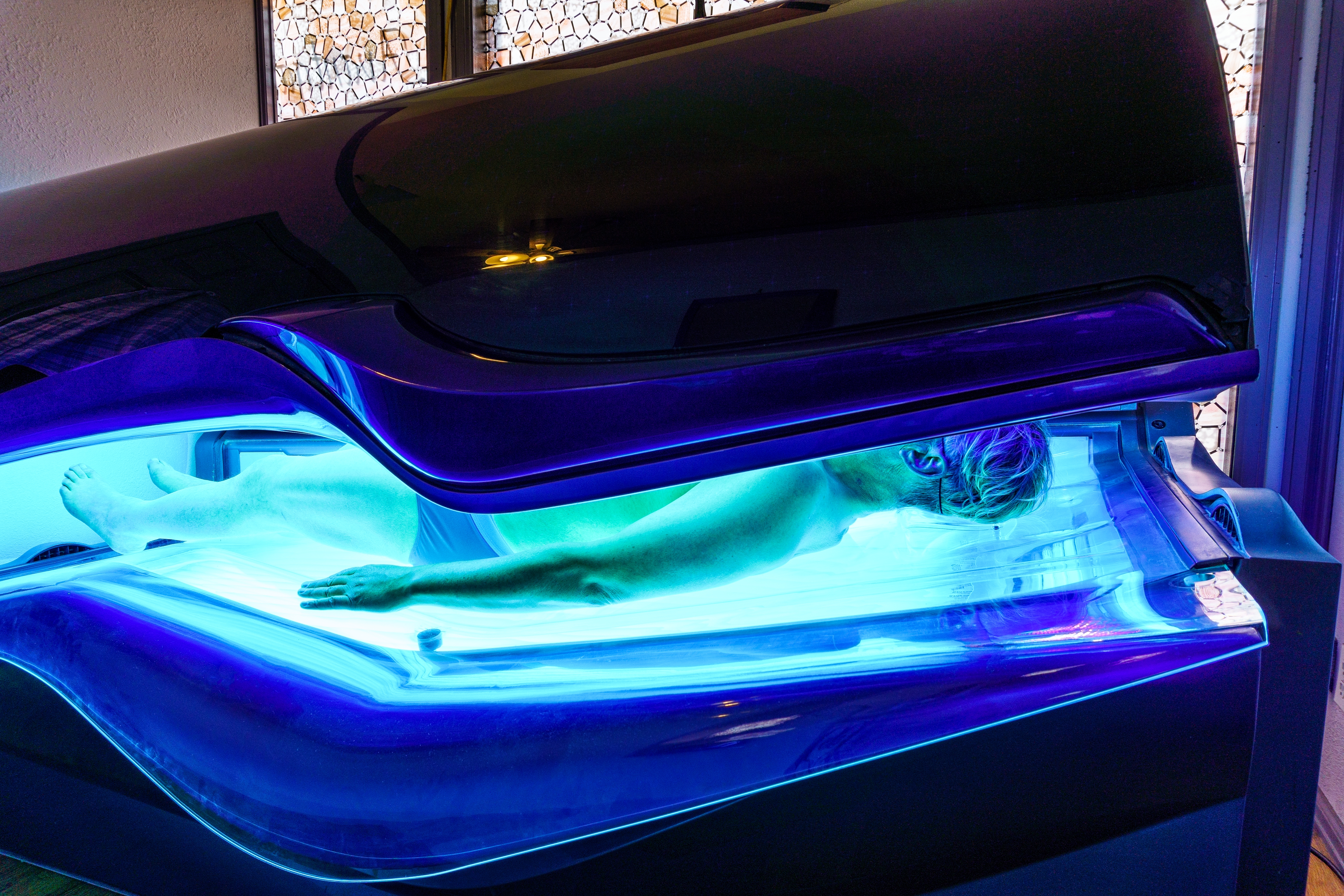 The Food and Drug Administration is backtracking on stricter regulation of tanning beds.