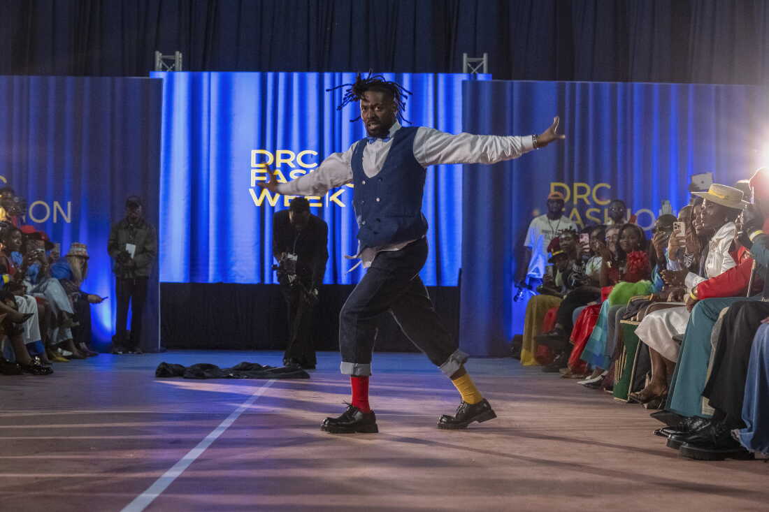 Congolese dancer Issac Kalonji performs during DRC Fashion Week at Galerie La Fontaine on Aug. 15.