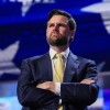 ドナルド・トランプ大統領の副大統領候補であるJD・ヴァンス氏は、ウィスコンシン州ミルクウォーキーのファイサーブフォーラムで行われた2024年共和党全国大会のウォークスルーで演壇に立っている。