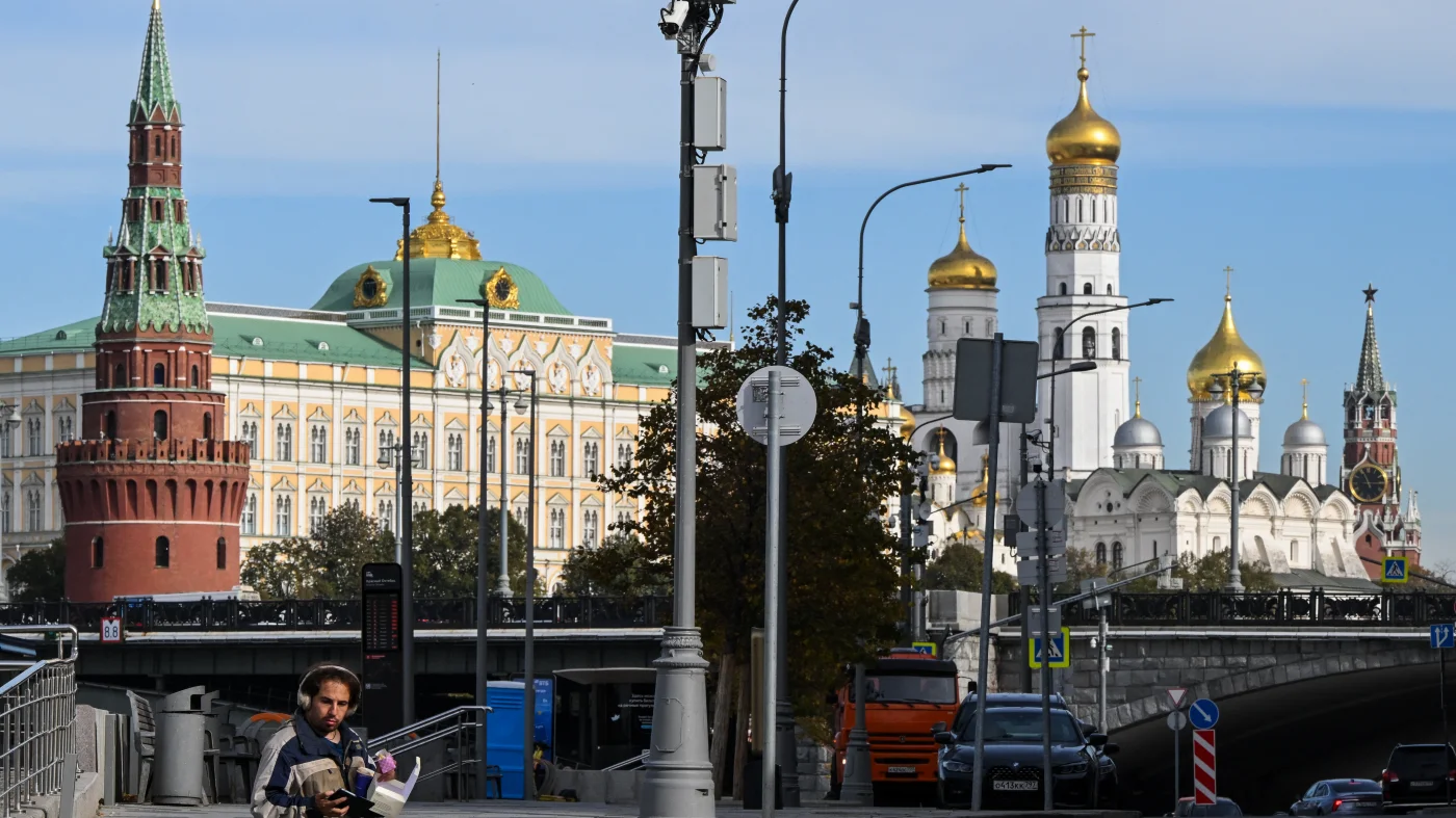 Russia steps up election influence efforts in final stretch of midterms