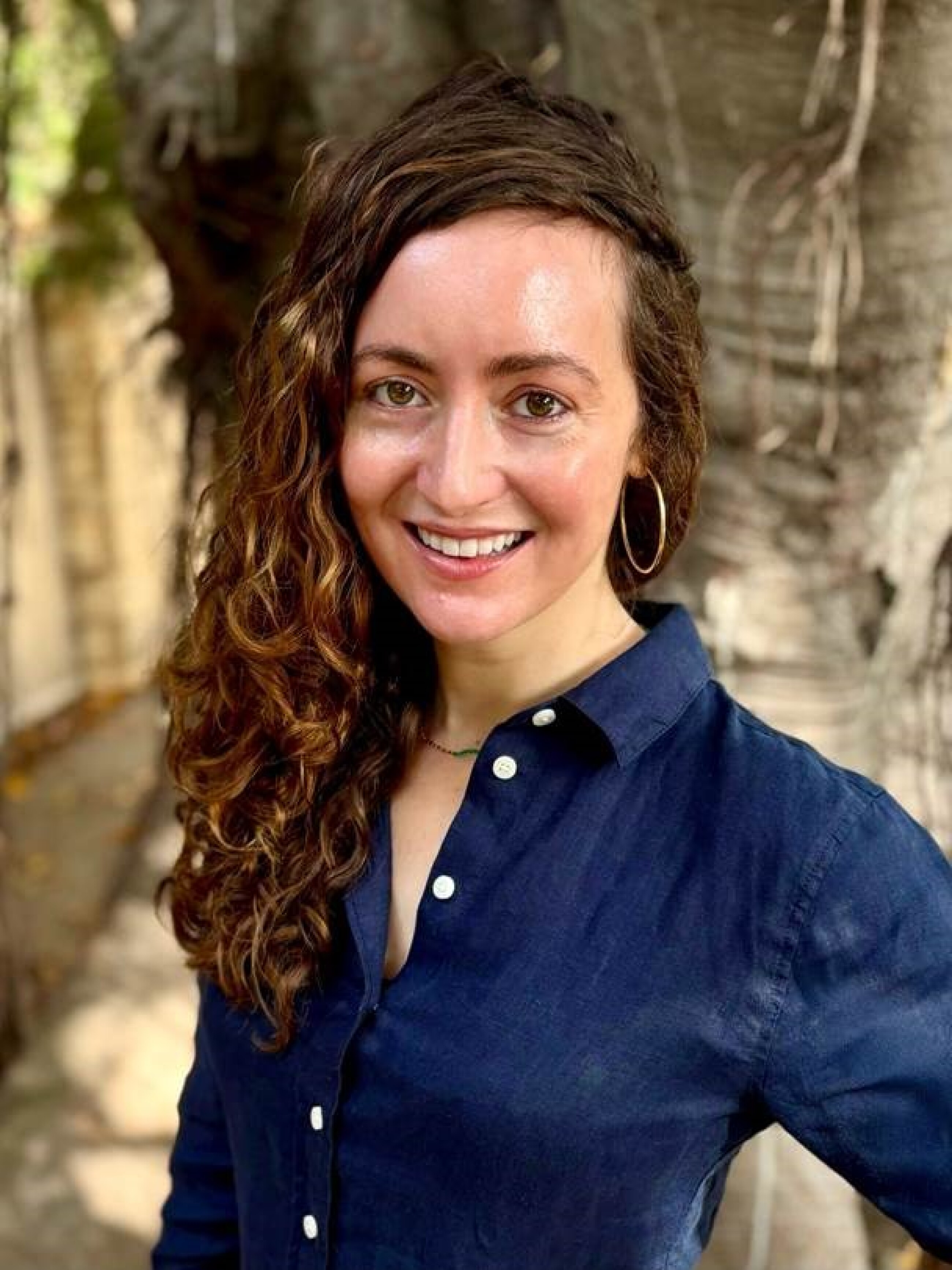 Headshot of Julia Simon