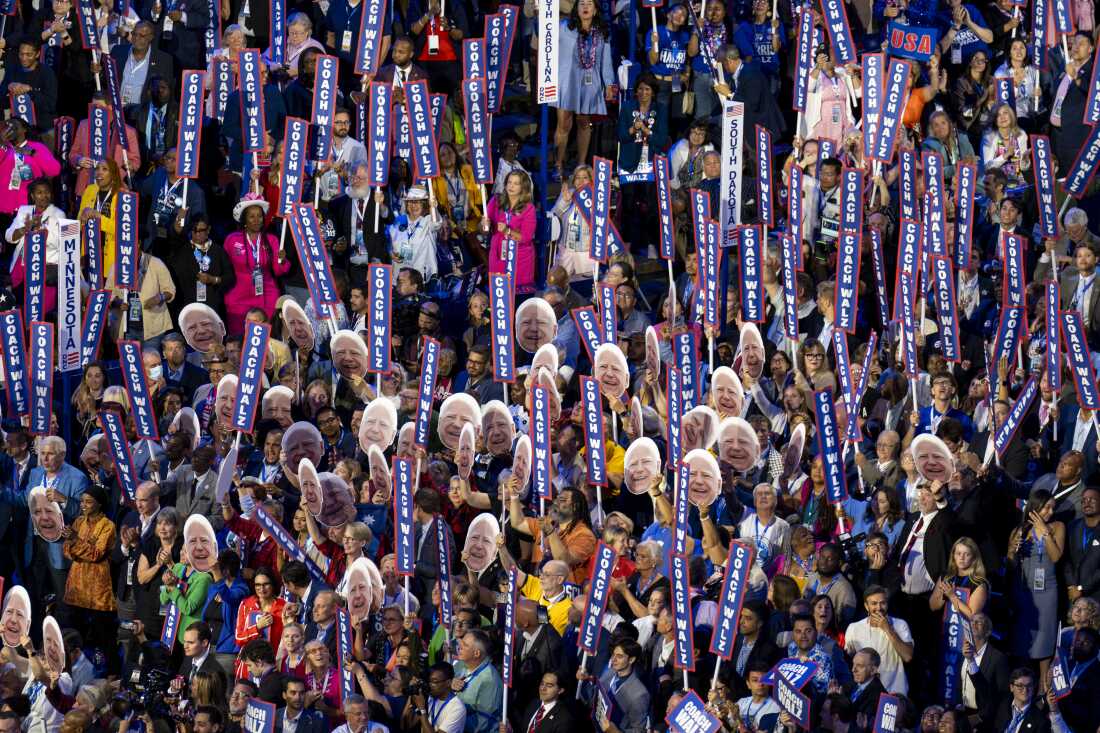 参加者は読書ボードを手にする