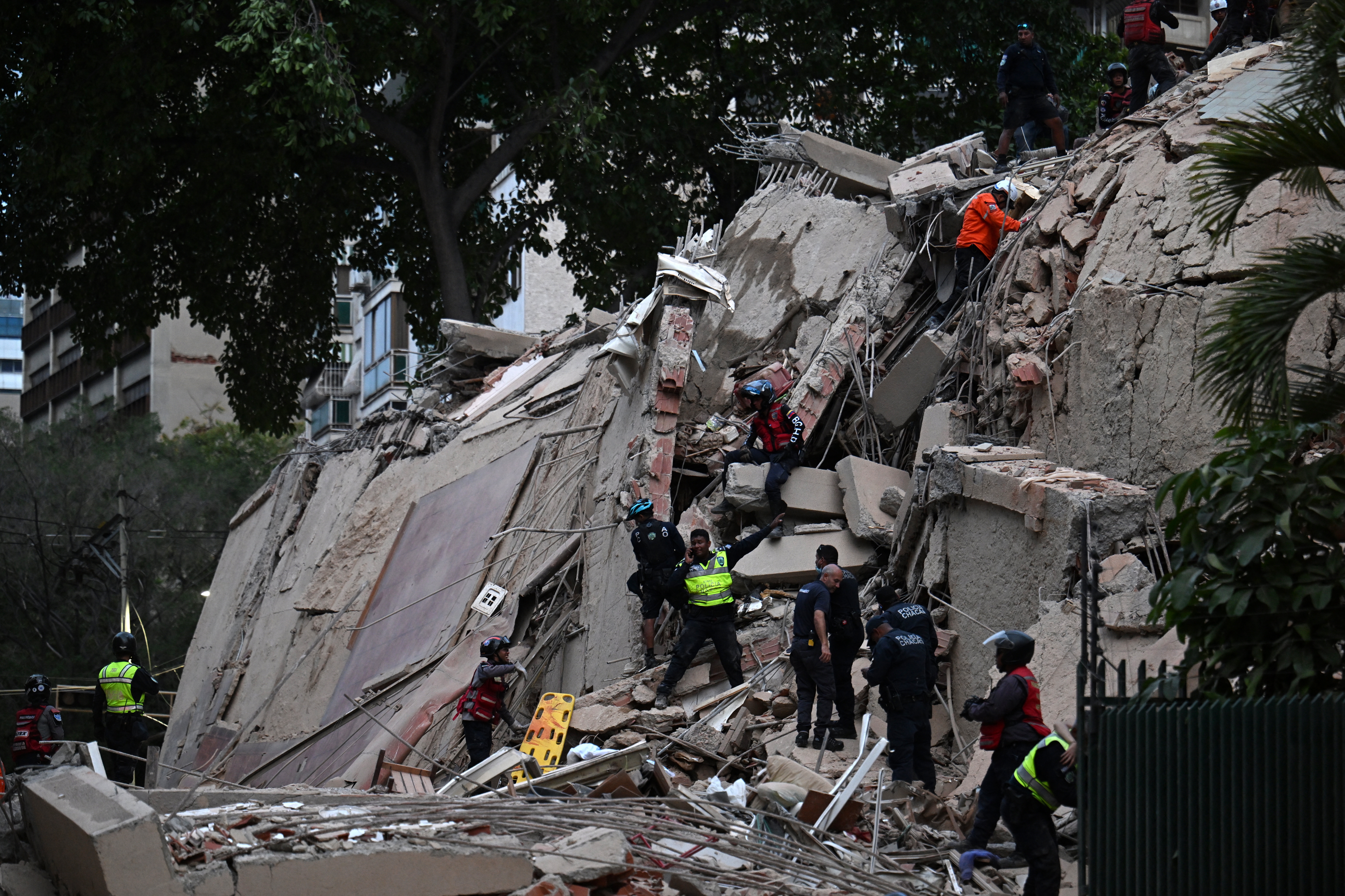 At least 32 killed, 700 injured in 2 major earthquakes in Venezuela, says acting president At least 32 killed, 700 injured in 2 major earthquakes in Venezuela, says acting president