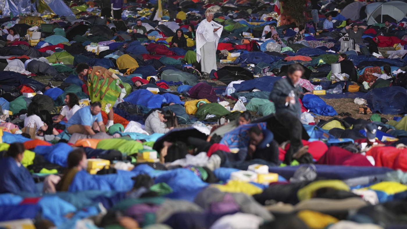 Pope Leo tells 1 million Catholic youths they are sign 'different world is possible'