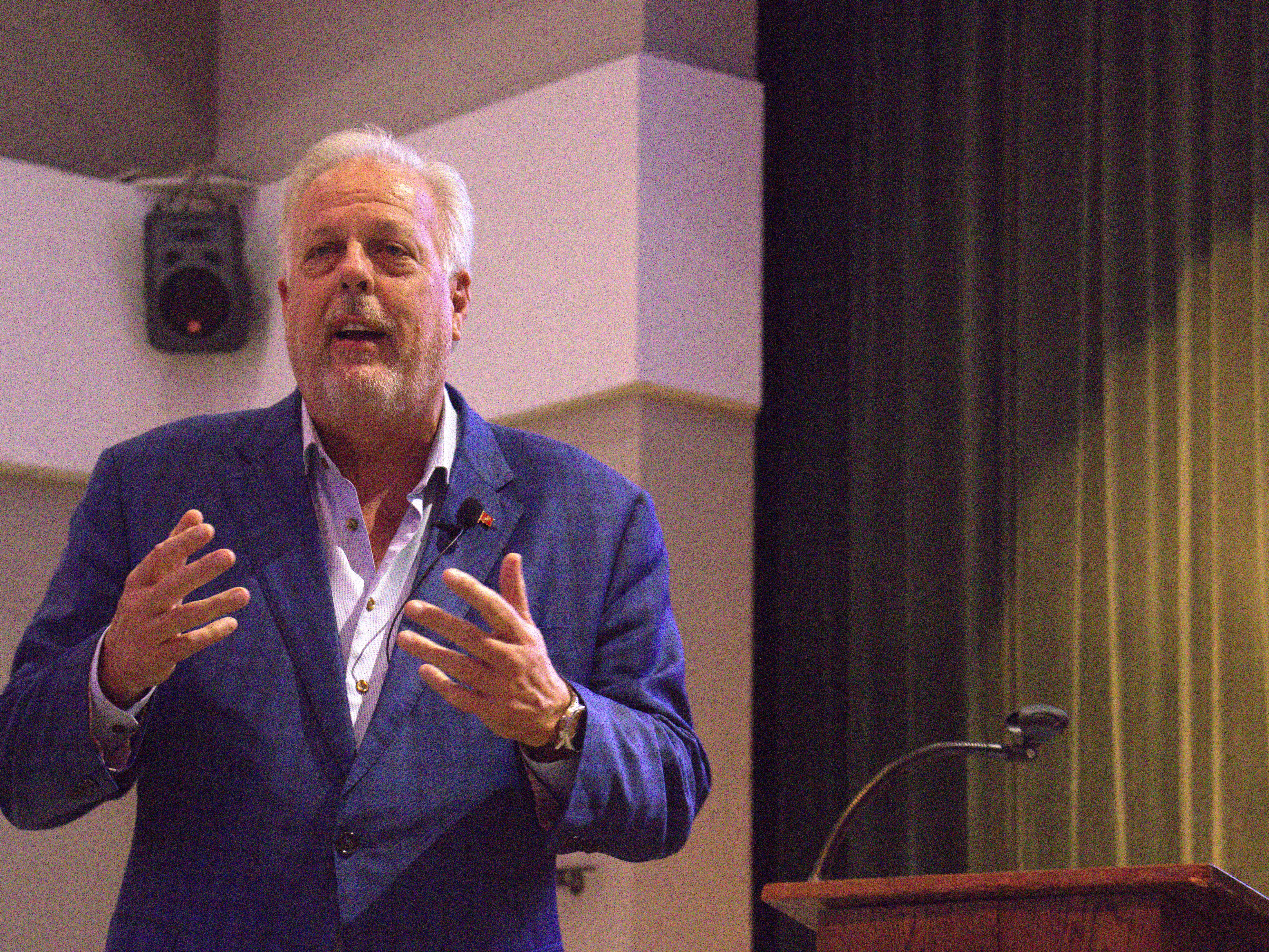 Arlington mayor holds first of 5 town halls, discusses budget challenges and city services