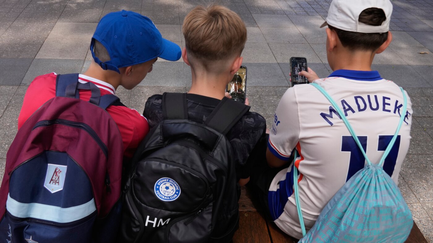 French lawmakers approve a sweeping social media ban for children under 15