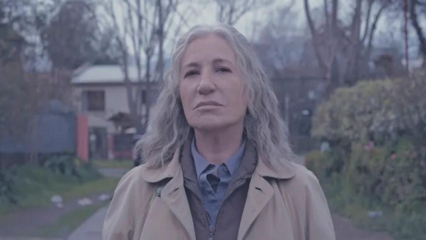 She can communicate with ghosts. Here's what she learns from the 'Sad ...