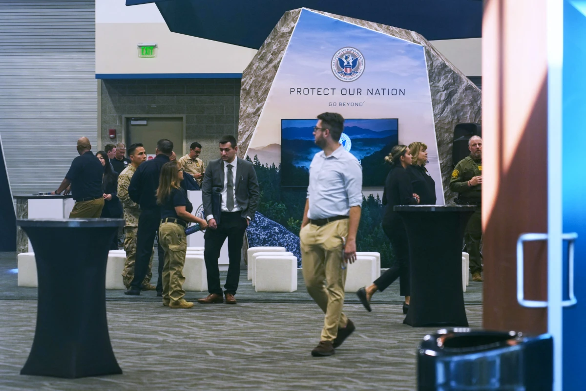 Ice Recruiting Fired feds, Trump lovers and veterans: Meet the people applying for ICE ...