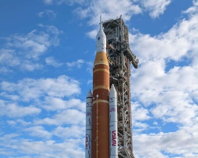 NASA Artemis II Craft Rollout Ahead of Lunar Orbit Mission - News Directory 3