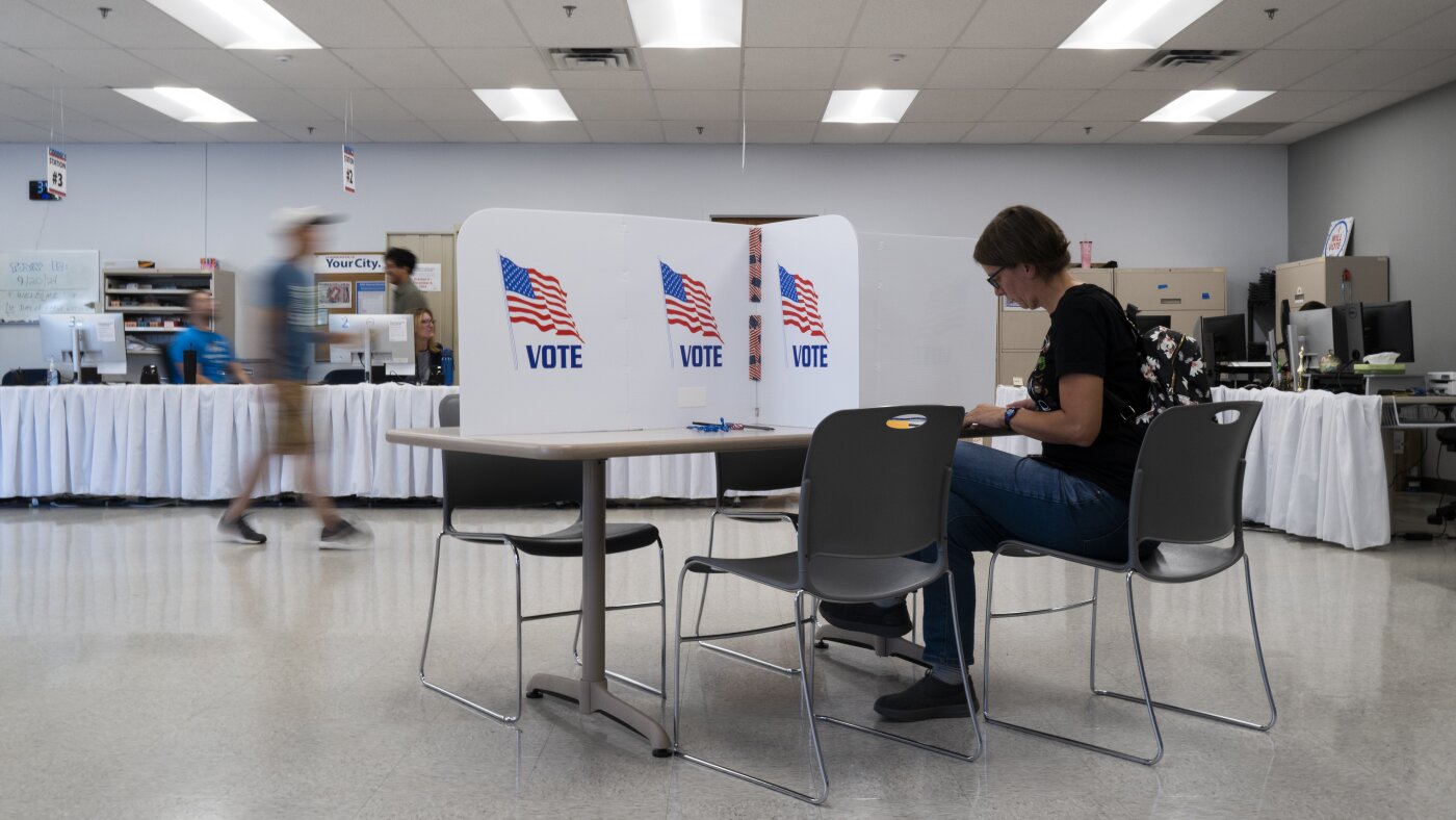 In Minnesota and Wisconsin, competitive primaries will again test power of progressive candidates