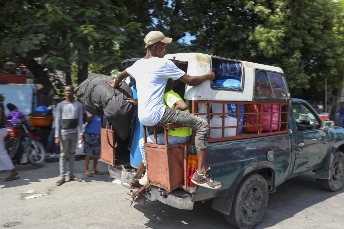 Residents flee their homes to escape gang violence in the Nazon neighborhood of Port-au-Prince, Haiti on Thursday.