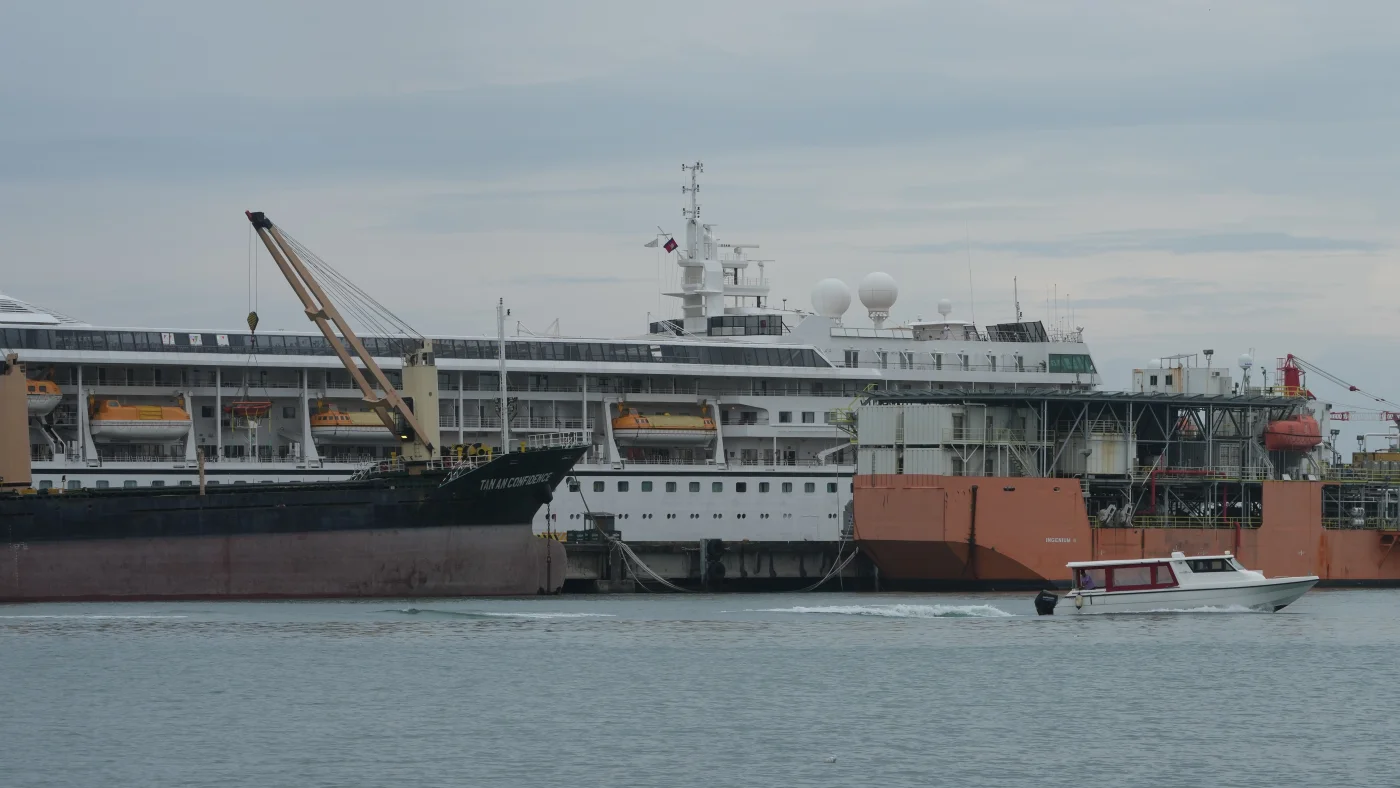 A U.S. cruise ship ends voyage due to fuel costs and passengers lose their homes