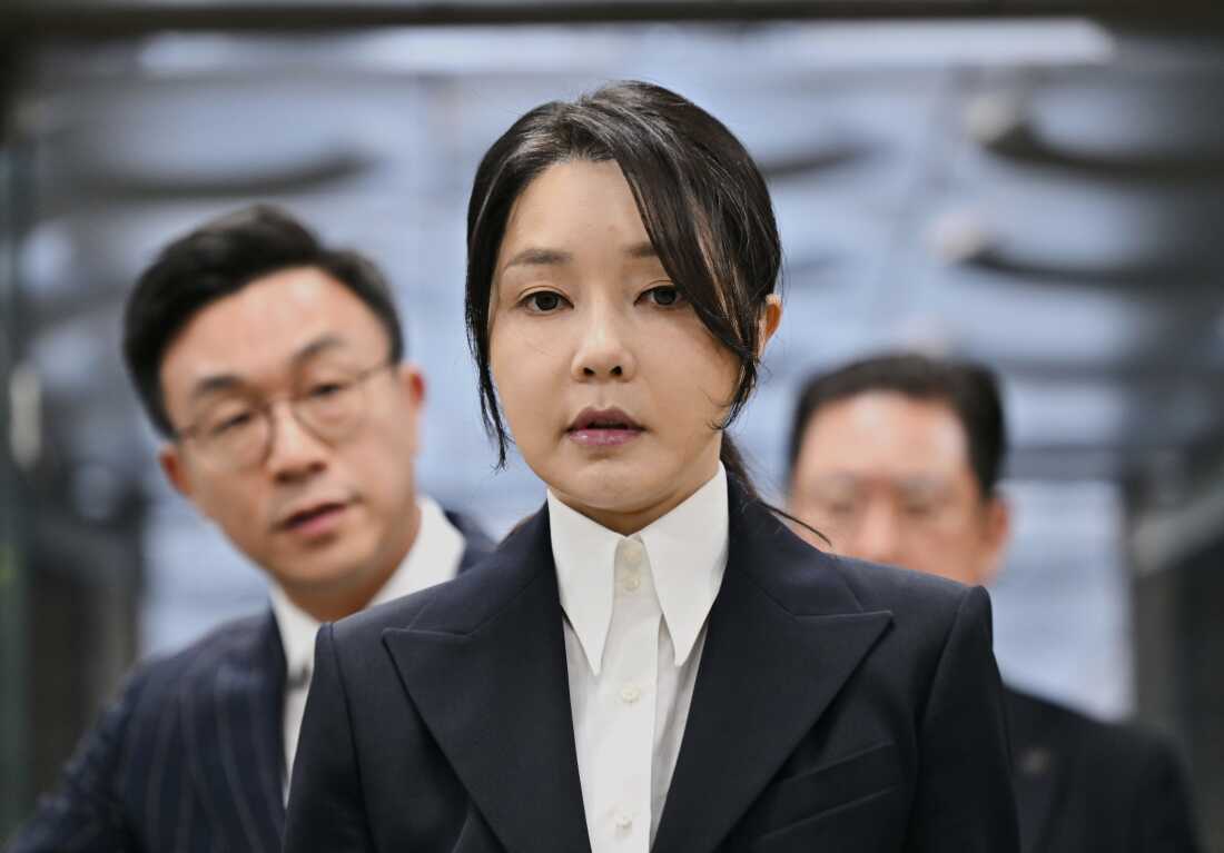 South Korea's former first lady Kim Keon Hee, wife of impeached former president Yoon Suk Yeol, arrives at a court to attend a hearing to review her arrest warrant requested by special prosecutors, in Seoul, South Korea on Tuesday.