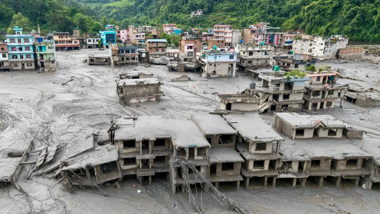 Floods kill more than 670 people in Nepal and Tibet, with 90 Americans among the missing