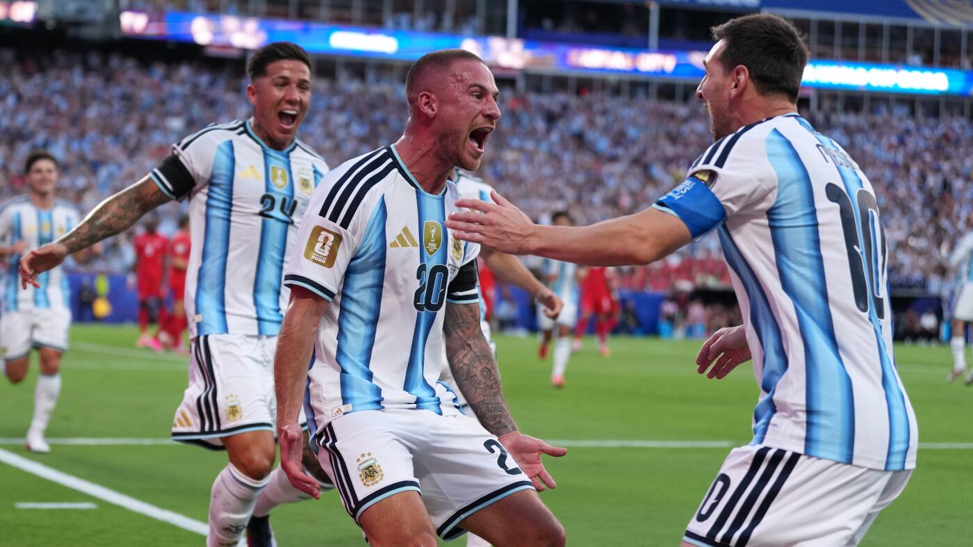 Alvarez’s 112th-minute goal helps lift Argentina past Switzerland 3-1 and into World Cup semifinals : NPR