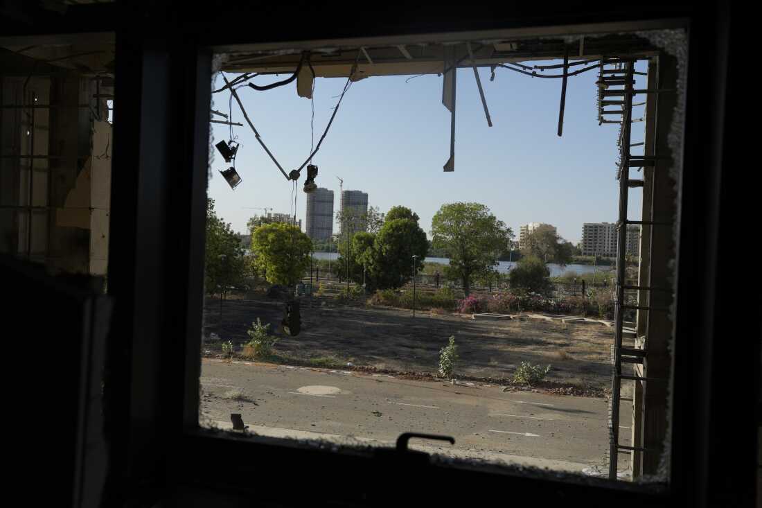 The White Nile River from nan destroyed statesmanlike palace.