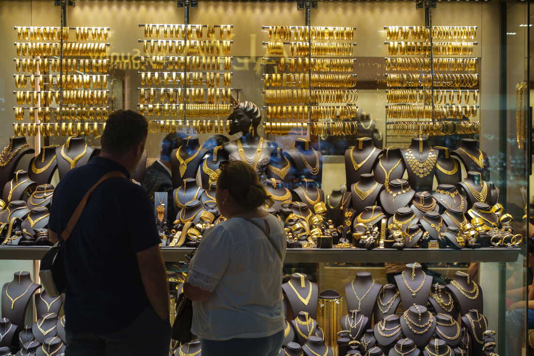 A couple looks at gold jewelry inside the Grand Bazaar in Istanbul, Turkey, on Aug. 26, 2026. Turkish finance Minister Mehmet Şimşek has said that about $640 billion in gold and foreign currency is held outside the financial system. For many Turkish savers, physical gold is still a safe way to protect their money from inflation and economic uncertainty. This practice is known as “yastık altı altın,” or “gold under the mattress,” referring to the tradition of keeping wealth in physical assets rather than in banks.