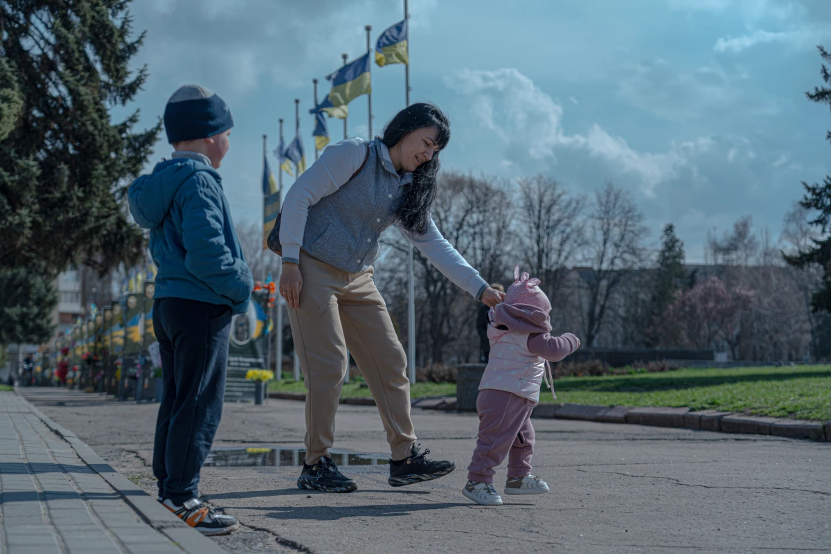 Olena Hunchenko with small children in the center of Sloviansk city, Donetsk region.