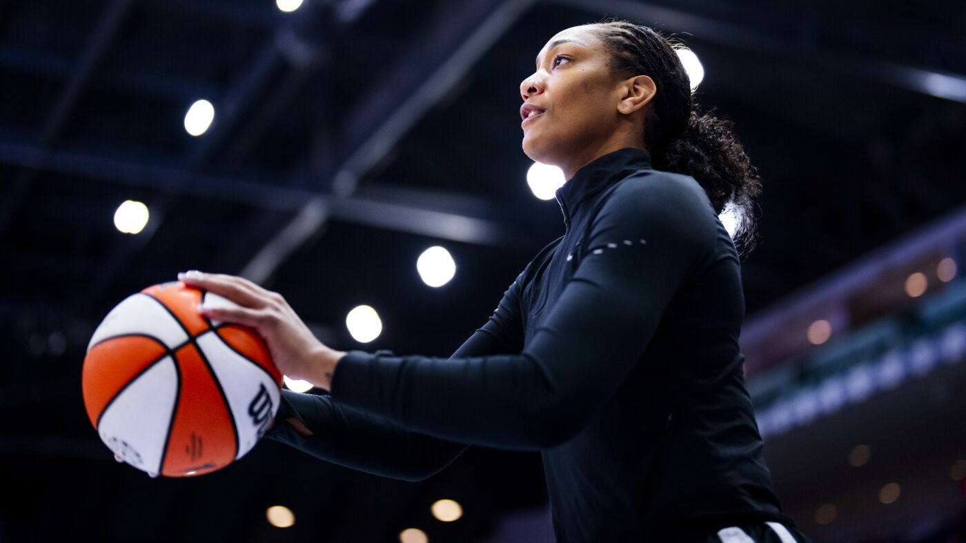 'Life in the W' reveals the challenges WNBA players face
