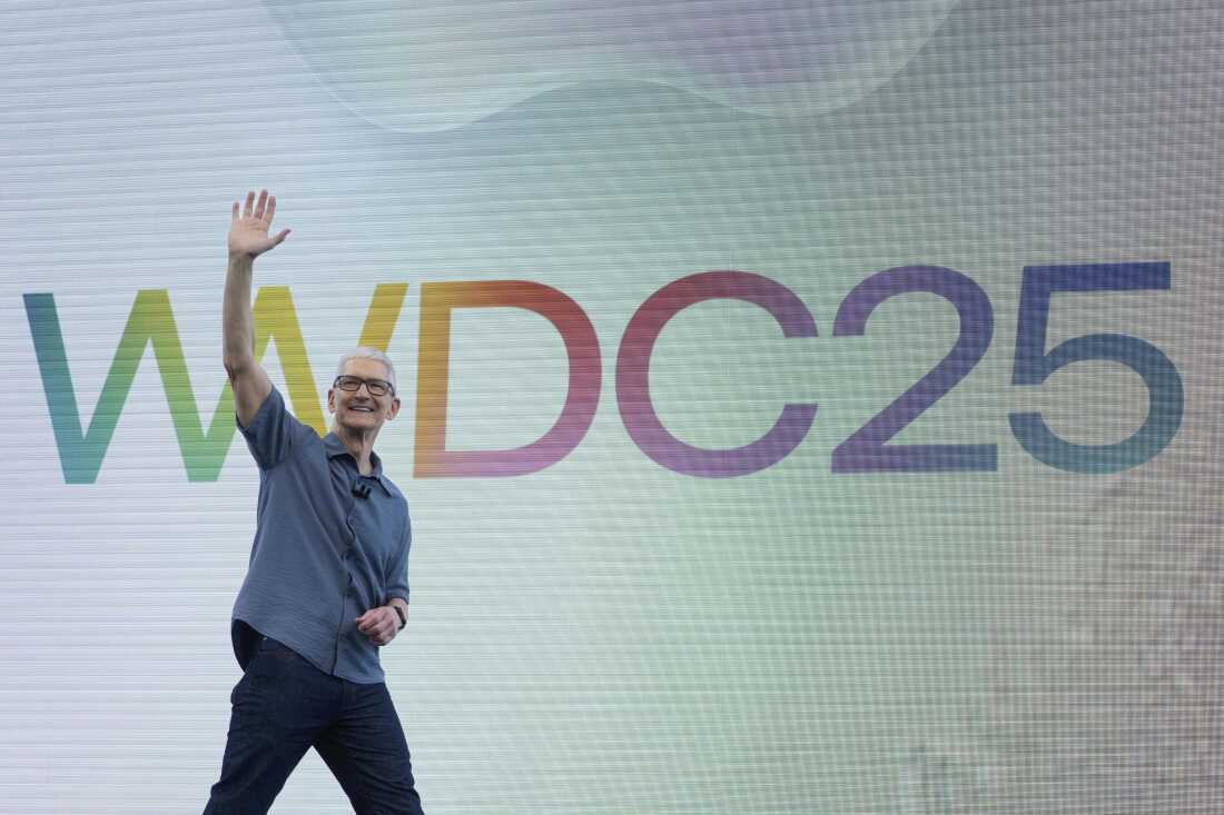 Apple’s WWDC event goes big on design, but says less on AI : NPR