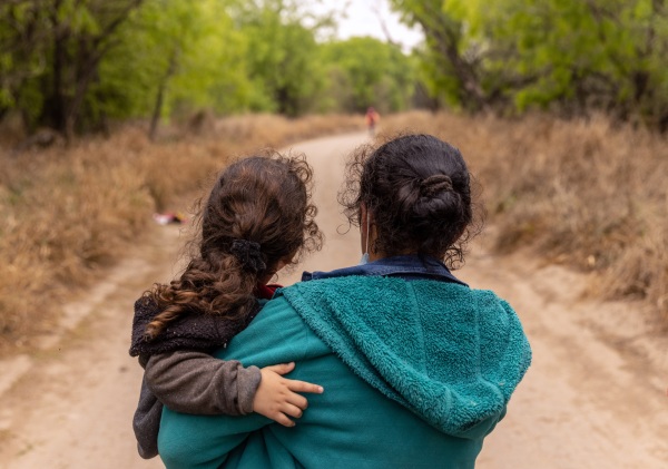 Bipartisan senators rebuke White House move to end legal aid for unaccompanied minors