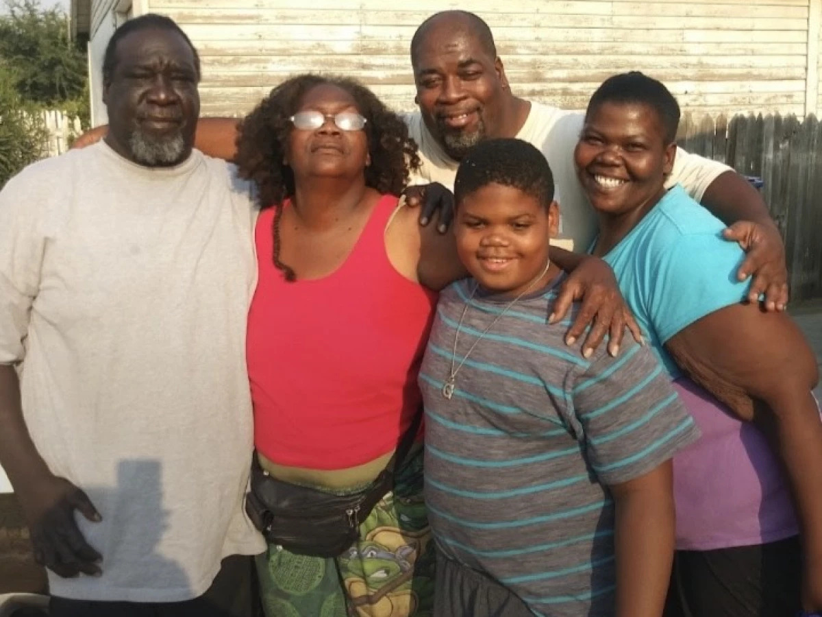 Obie (left) and Wymon Johnson (third from left, back row) with their family in 2016.