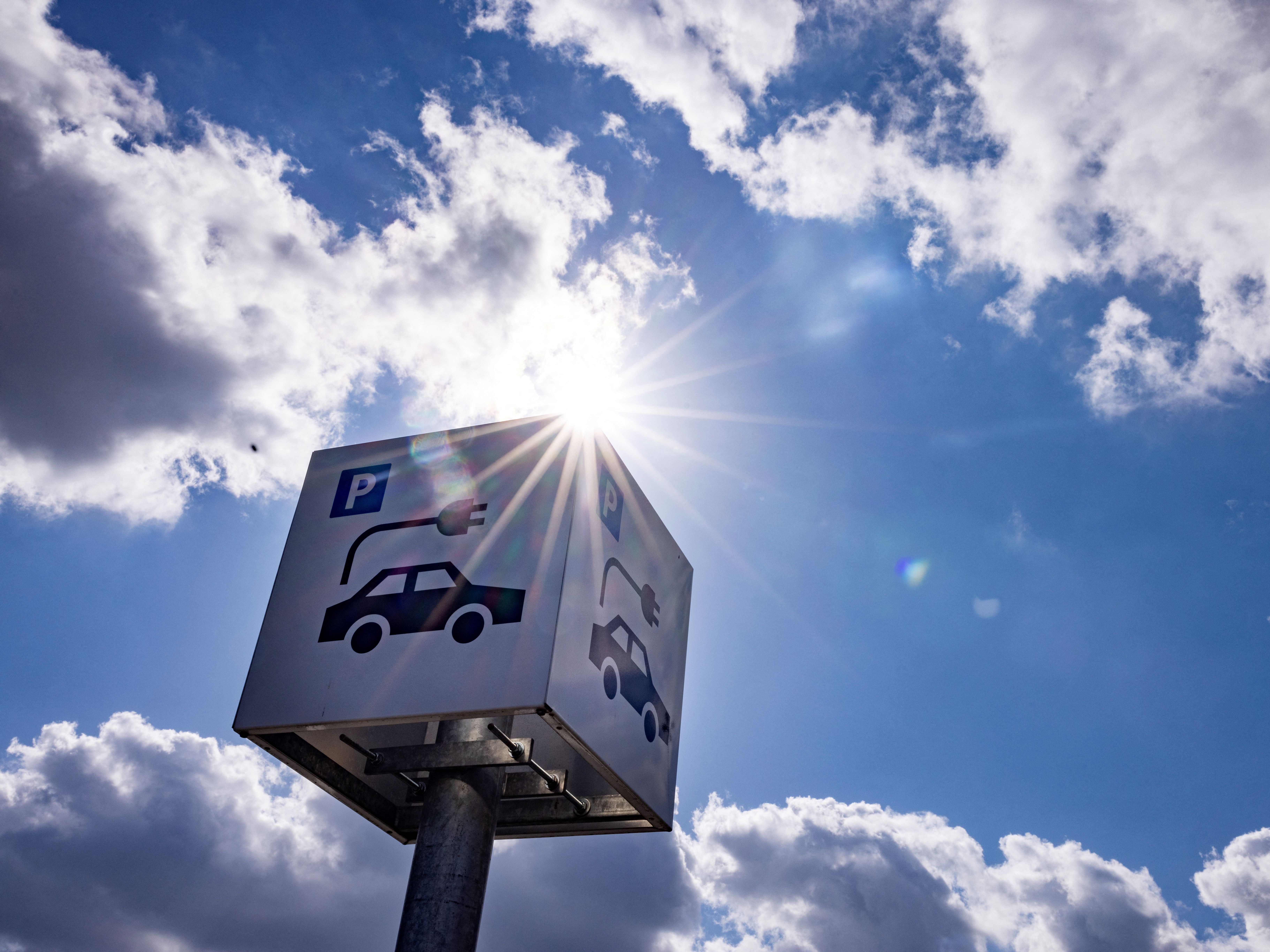 How Long Do Electric Vehicle Batteries Actually Last?